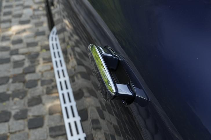 Mercedes Benz Eqs Suv Door Controls
