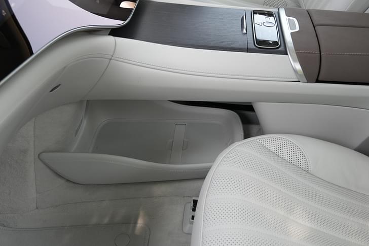 Mercedes Benz Eqs Suv Console Storage