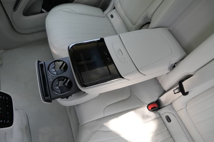 Mercedes Benz Eqs Suv Second Row Seats