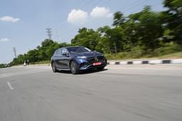 Mercedes Benz Eqs Suv Front Right Three Quarter