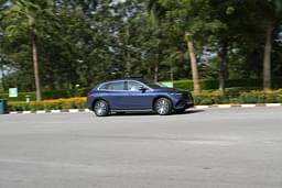 Mercedes Benz Eqs Suv Front Right Three Quarter