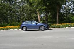 Mercedes Benz Eqs Suv Front Right Three Quarter