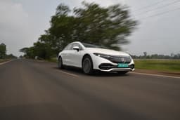 Mercedes Benz Eqs Front Left Three Quarter
