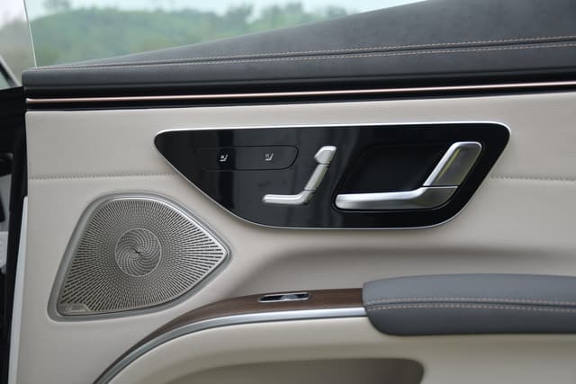 Door Controls Image - 9745