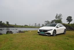 Mercedes Benz Eqs Front Left Three Quarter