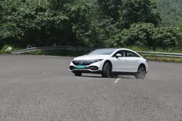 Mercedes Benz Eqs Front Left Three Quarter