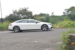 Mercedes Benz Eqs Front Right Three Quarter