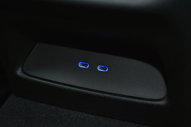 Charging Ports Image - 12347