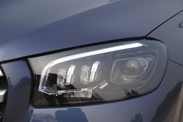 Headlight Image - 9437