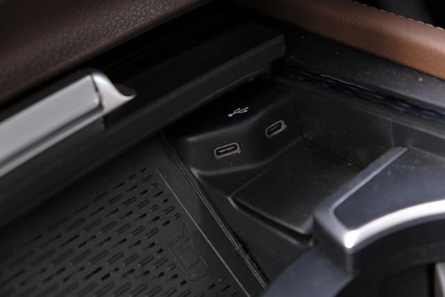 Charging Ports Image - 9975