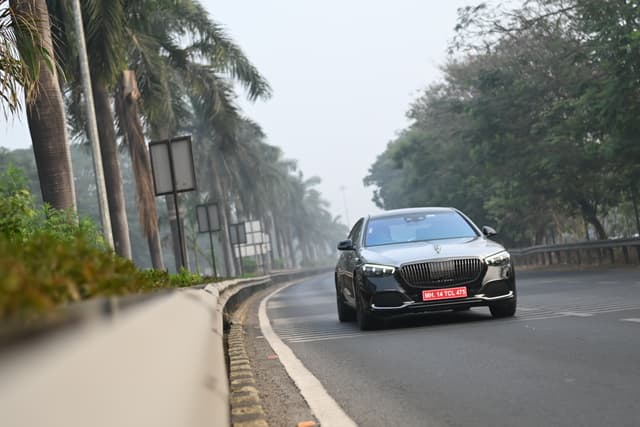 Mercedes-Benz S-Class Maybach Front Right Three Quarter