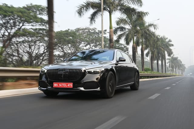 Mercedes-Benz S-Class Maybach Front Right Three Quarter