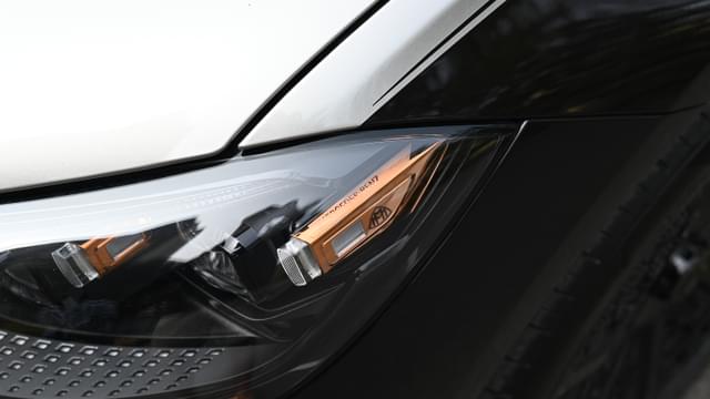 Headlight Image - 13967