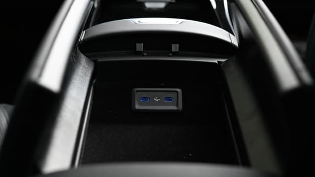 Charging Ports Image - 14126