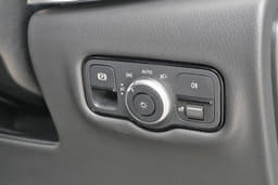 Mercedes-Benz V-Class Adjustable Cluster Brightness