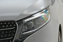 Mercedes-Benz V-Class Front Right Three Quarter