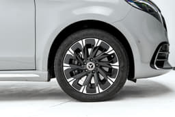 Mercedes-Benz V-Class Front Right Three Quarter Mercedes-Benz V-Class Front Right Three Quarter