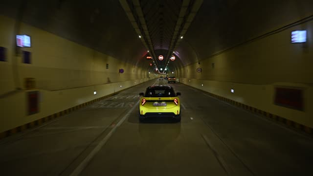 Rear View Image - 9428