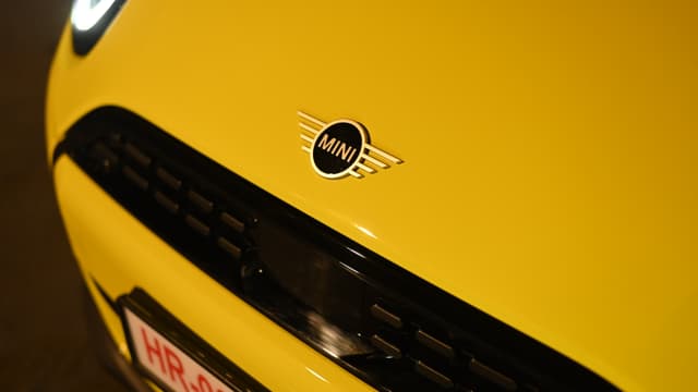Color Yellow Image - 9670