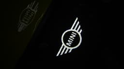 Mini 3 Door Front Logo