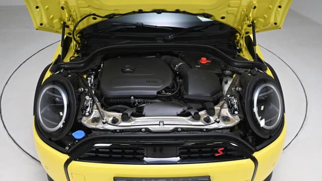 Color Yellow Image - 9786
