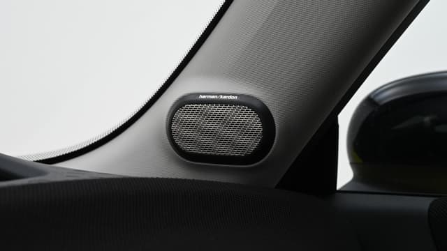 Integrated (In Dash) Music System Image - 9992
