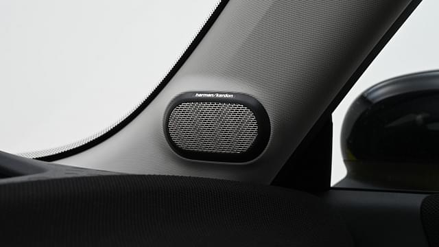 Integrated (in Dash) Music System Image - 9992