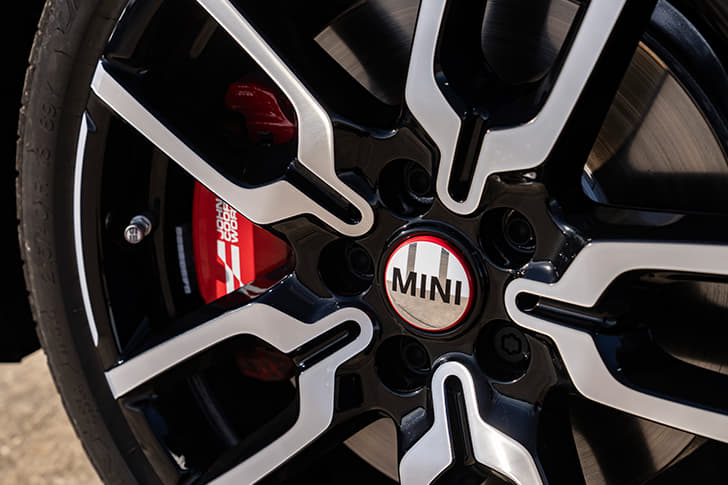 Color Black, Silver, Red