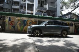 Mini Countryman Electric Front Right Three Quarter