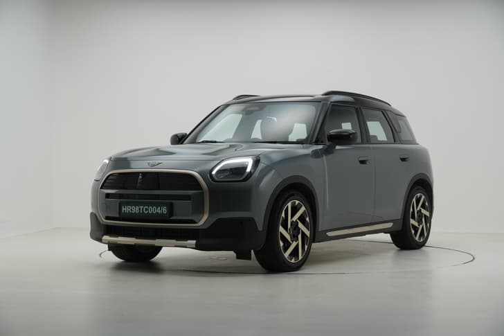 Mini Countryman Electric Front Left Three Quarter