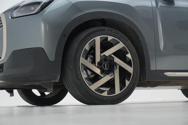 Alloy Wheels Image - 7205