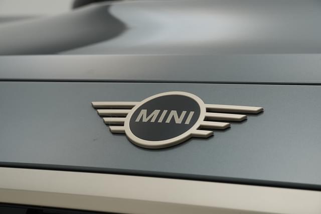Front Logo Image - 7207