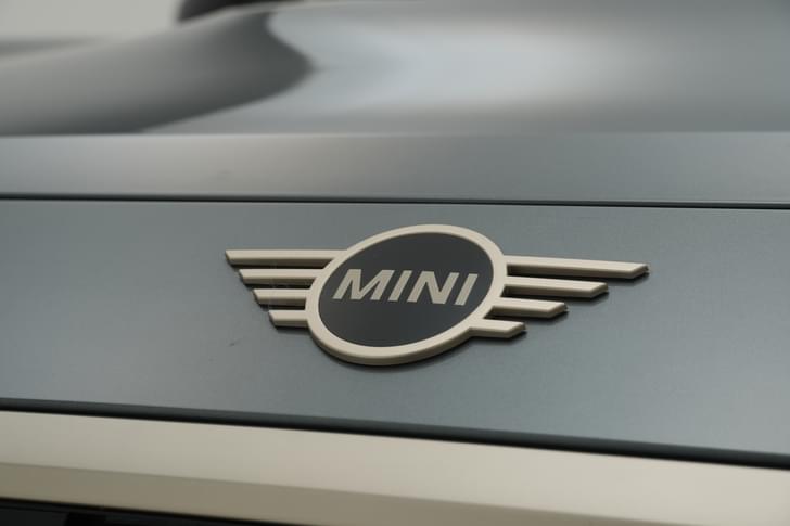Mini Countryman Electric Front Logo