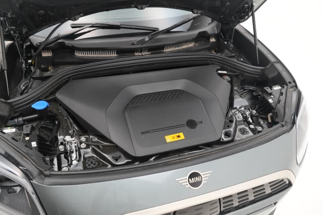 Open Bonnet Engine Shot Image - 7222