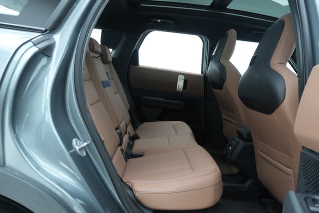 Second Row Seats Image - 7226