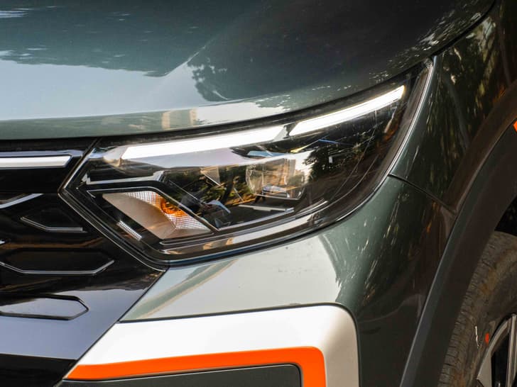 Nissan Gravite Headlight