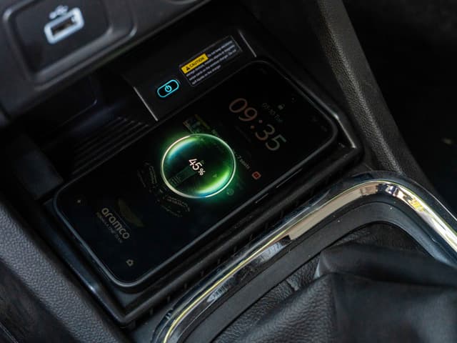 Wireless Phone Charging Image - 33566