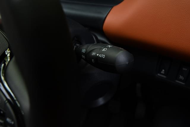 Steering Mounted Controls Image - 2797