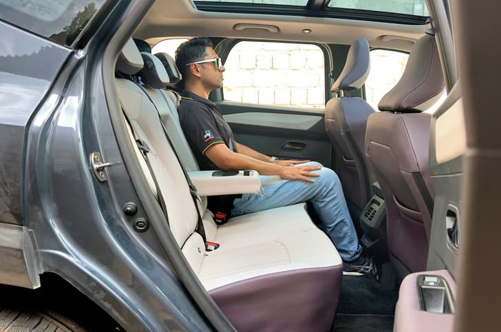 Nissan Tekton Front Row Seats