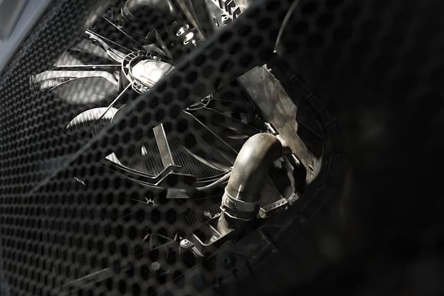 Open Bonnet Engine Shot Image - 925