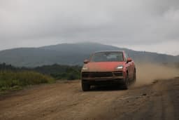 Porsche Cayenne Coupe Front Right Three Quarter