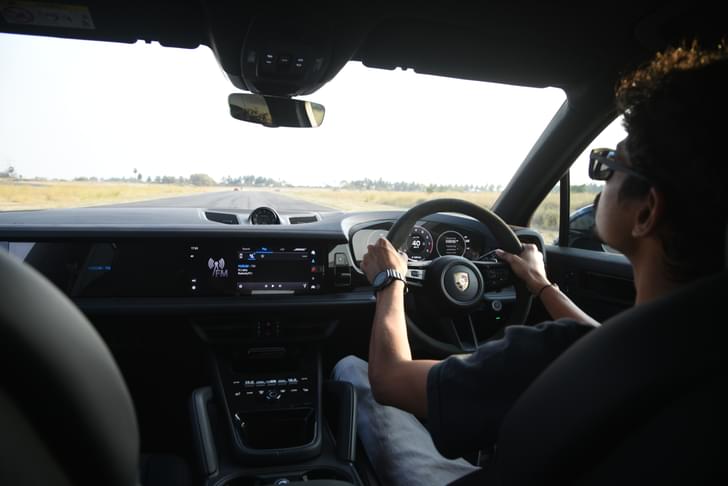 Porsche Cayenne Dashboard