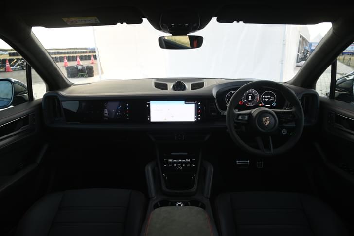 Porsche Cayenne Dashboard