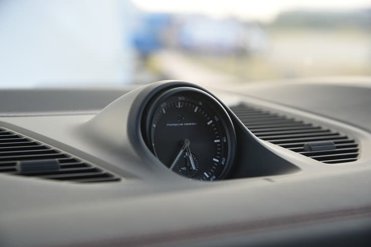 Porsche Cayenne Dashboard