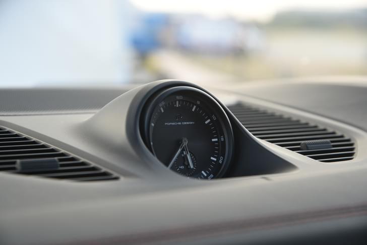 Porsche Cayenne Dashboard