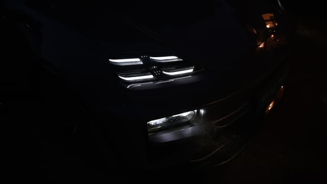Headlight Image - 5447