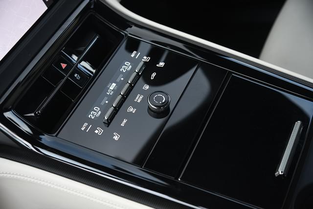 Infotainment System Image - 15404