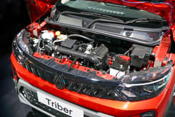 Renault Triber Color Red