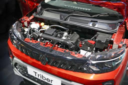 Renault Triber Color Red