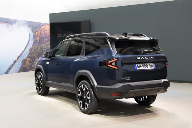 Front Right Three Quarter Image - 18151